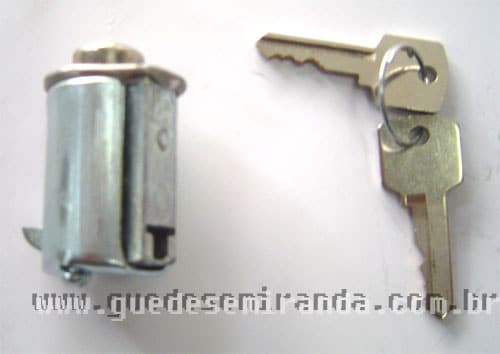 Trinco do Porta Luvas com chave C 10 / Veraneio / Pick-Up / Caminhão GM