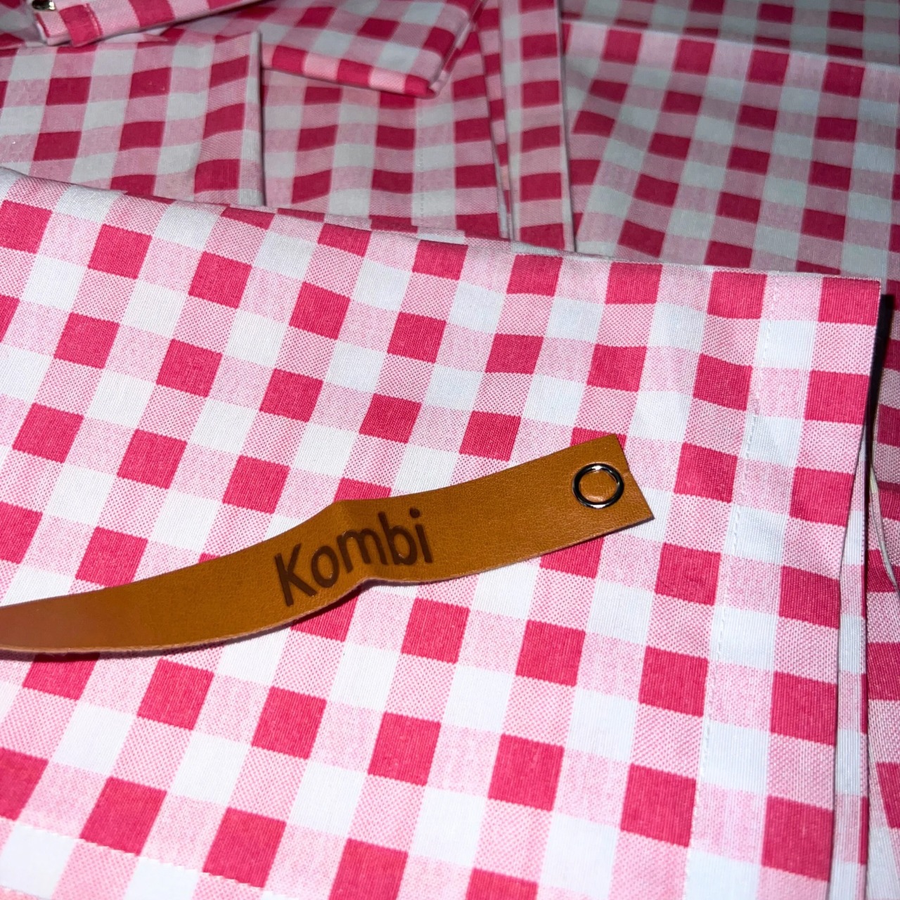 Cortina para Kombi até 1975 e Kombi Clipper até 1996 (teto baixo) – Jogo – Xadrez Rosa C/ Detalhe