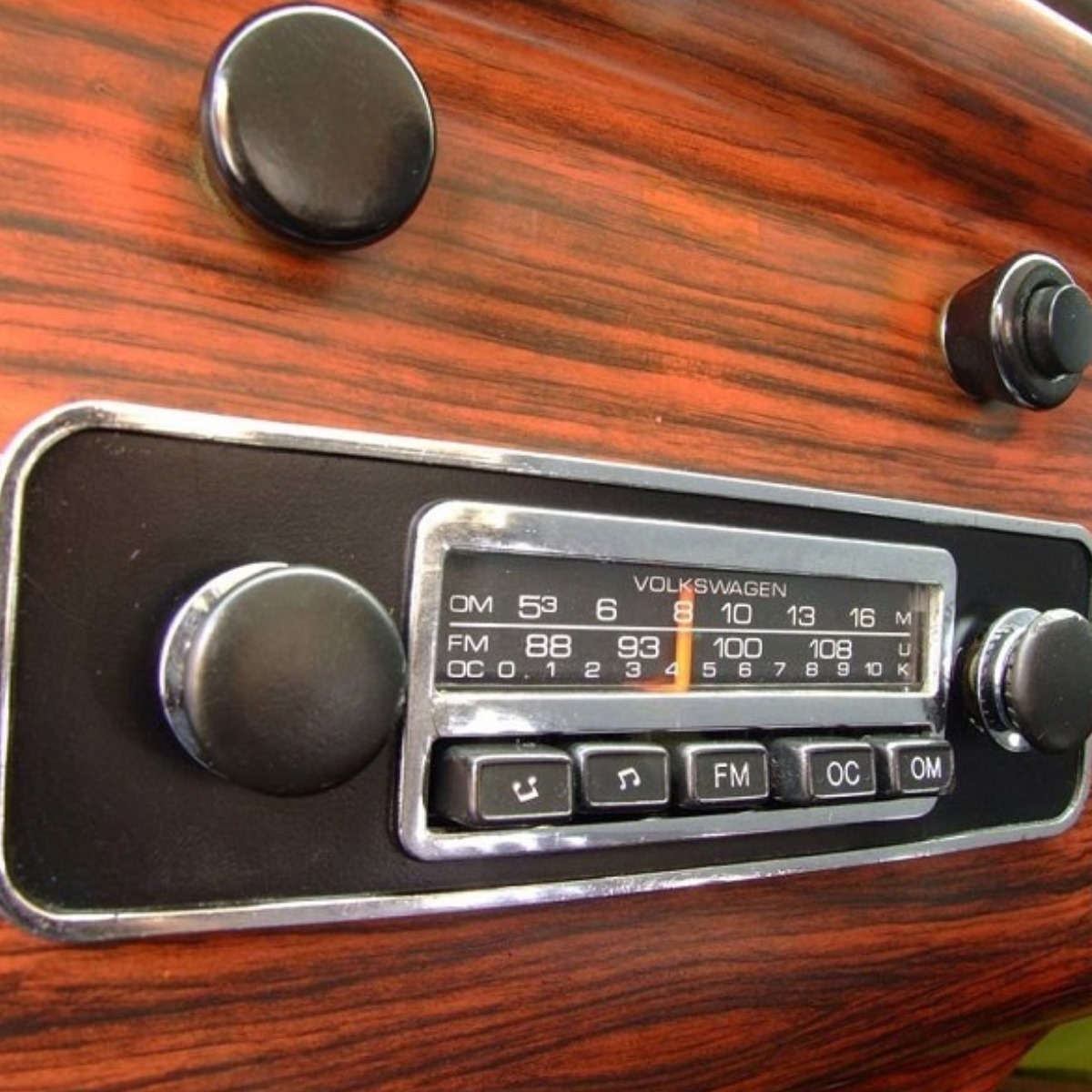 MOLDURA RADIO BOSCH FUSCA (3)