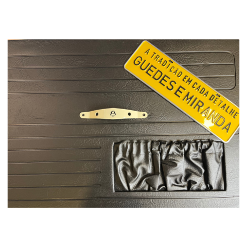 PUXADOR PORTA METAL BEGE COM LOGO NA FORRAÇÃO