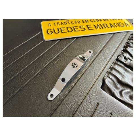 PUXADOR PORTA METAL CROMADO COM LOGO NA FORRAÇÃO (2)