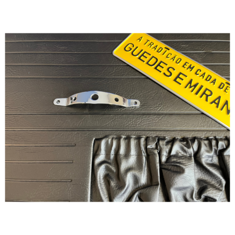 PUXADOR PORTA METAL CROMADO NA FORRAÇÃO