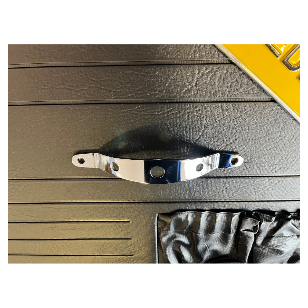 PUXADOR PORTA METAL CROMADO NA FORRAÇÃO (5)