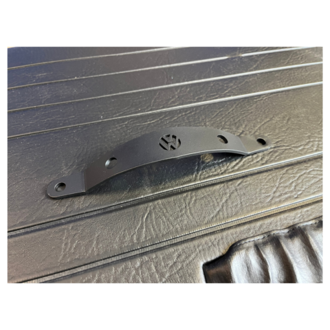 PUXADOR PORTA METAL PRETO COM LOGO NA FORRAÇÃO (2)