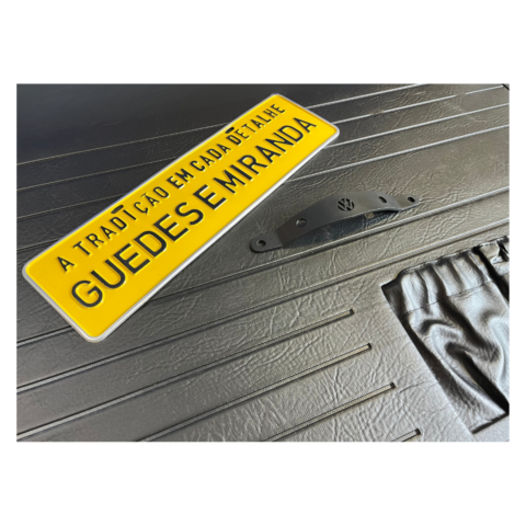 PUXADOR PORTA METAL PRETO COM LOGO NA FORRAÇÃO (3)