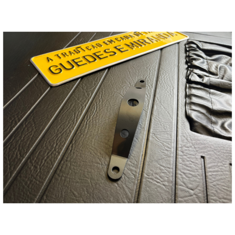 PUXADOR PORTA METAL PRETO NA FORRAÇÃO (5)